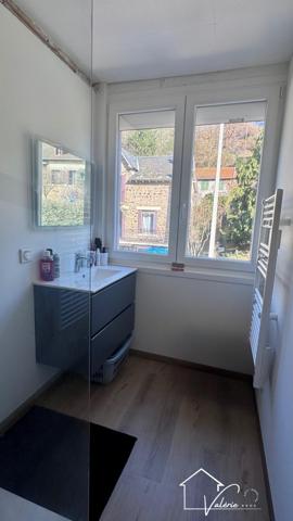Lumineux appartement avec garage, cave et terrain à Massiac