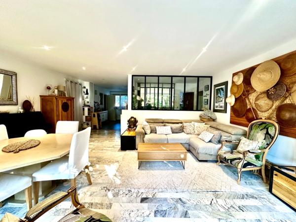 Marseille 8ème, Saint Anne, T4 Traversant de 90m2 + Jardin-terrasse de 40m2+ Atelier + Cave