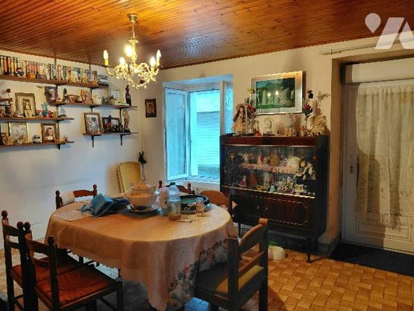 PLEIN CENTRE DE LA GARNACHE - MAISON A RENOVER - 105 M²