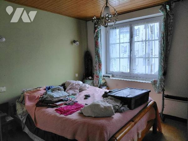 PLEIN CENTRE DE LA GARNACHE - MAISON A RENOVER - 105 M²