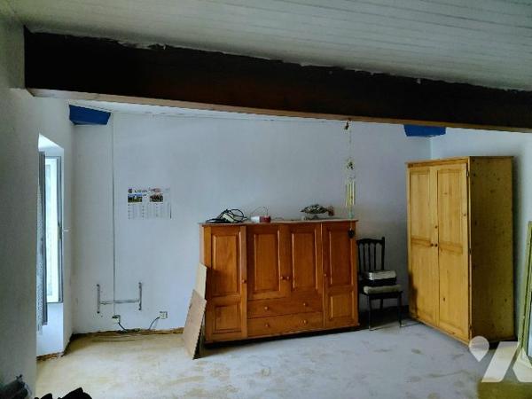 PLEIN CENTRE DE LA GARNACHE - MAISON A RENOVER - 105 M²
