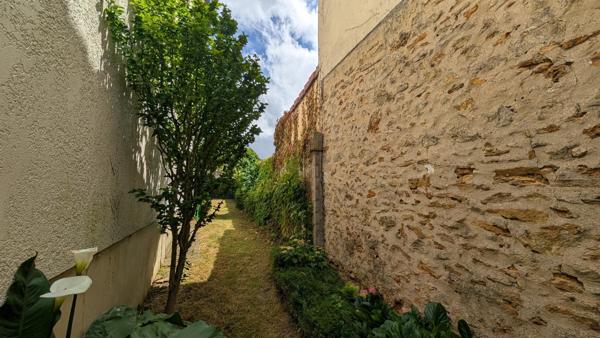 Maison Individuelle de 5 chambres et sous-sol total