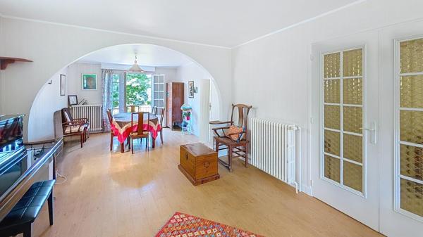 Maison Individuelle de 5 chambres et sous-sol total