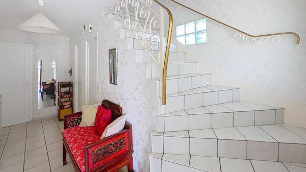 Maison Individuelle de 5 chambres et sous-sol total