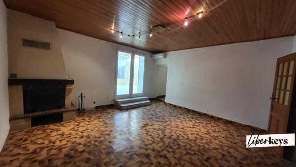 UCHAUD - Maison de village - 255 000€