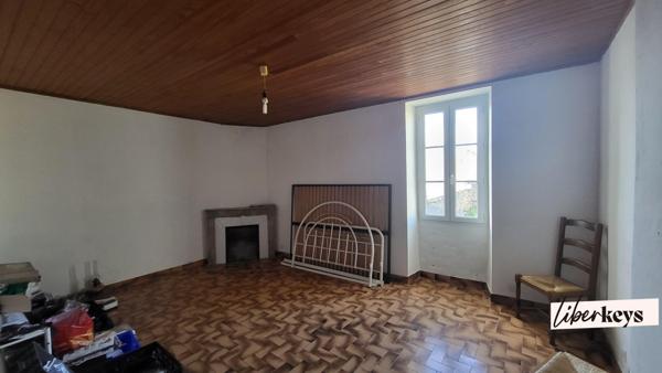 UCHAUD - Maison de village - 255 000€