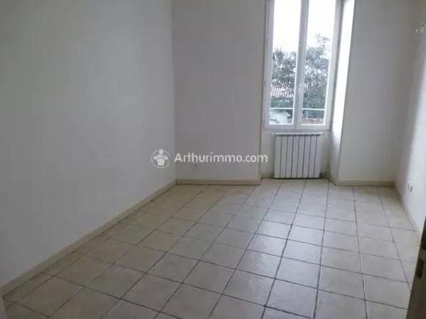 Vente Immeuble 16 pièces 320 m2 à Saint-Jean-d'Angély