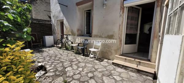 Vente Immeuble 16 pièces 320 m2 à Saint-Jean-d'Angély