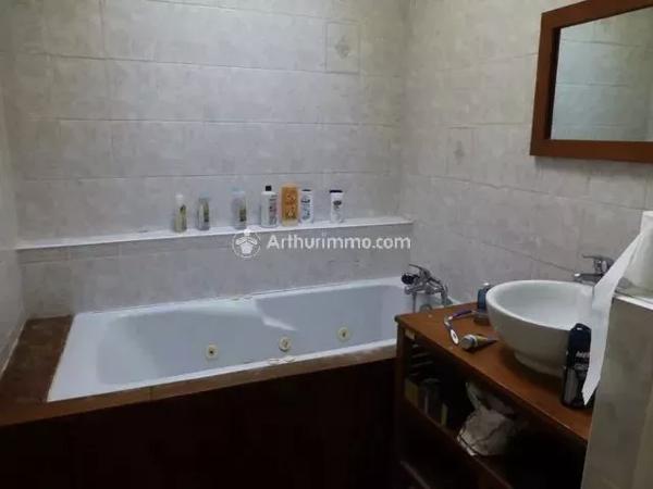 Vente Immeuble 16 pièces 320 m2 à Saint-Jean-d'Angély