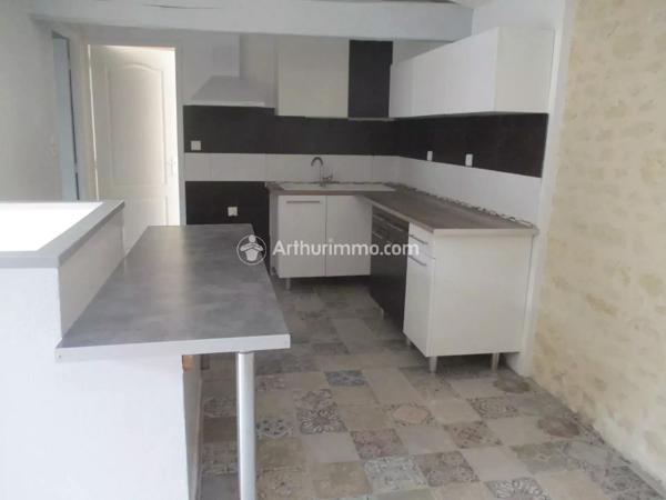 Vente Immeuble 16 pièces 320 m2 à Saint-Jean-d'Angély