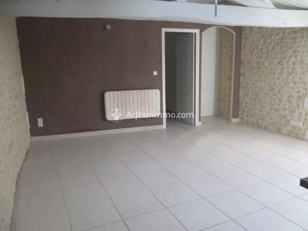 Vente Immeuble 16 pièces 320 m2 à Saint-Jean-d'Angély