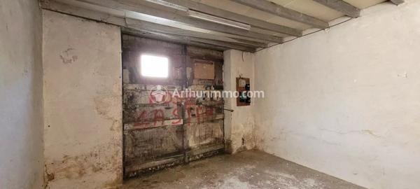 Vente                                                      Immeuble
                        
                     16 pièces                      320 m2                     à Saint-Jean-d'Angély
