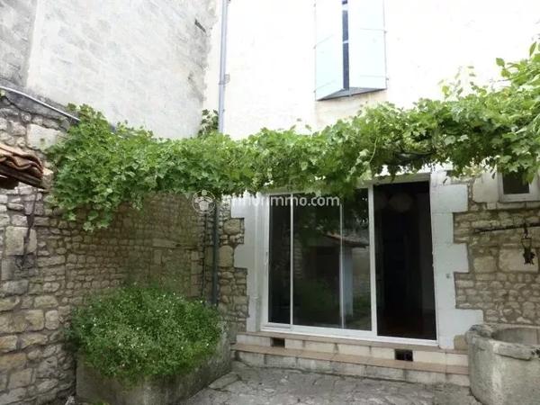 Vente Immeuble 16 pièces 320 m2 à Saint-Jean-d'Angély