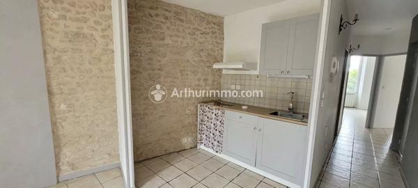 Vente Immeuble 16 pièces 320 m2 à Saint-Jean-d'Angély