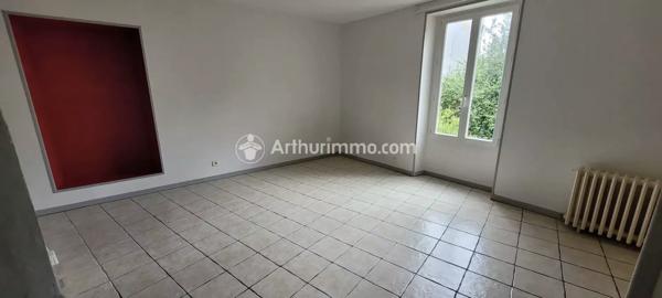 Vente Immeuble 16 pièces 320 m2 à Saint-Jean-d'Angély