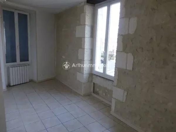 Vente Immeuble 16 pièces 320 m2 à Saint-Jean-d'Angély