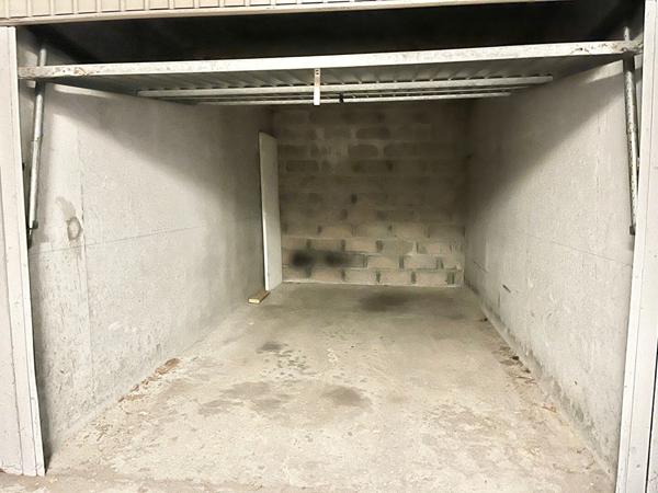 A VENDRE garage fermé, vendu libre, à CAEN secteur stade d'Ornano - résidence calme et sécurisée