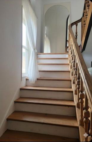 Magnifique propriété idéalement située en plein centre-ville de Ouistreham,à seulement trois minutes de la mer,sur un terrain de 417 m2. .