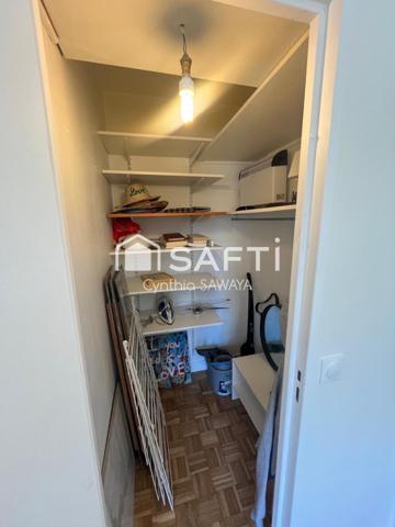 Studio complètement rénové dans une résidene avec ascenseur, place de parking couverte et cave de 15m2!