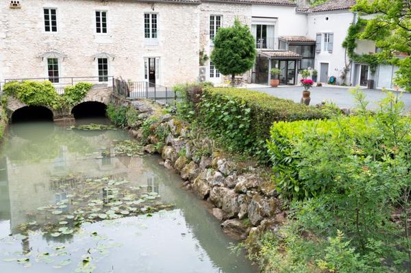 Très  belle bâtisse