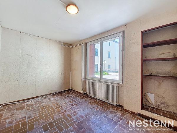 À vendre Maison de ville en pierre à rénover de 95 m² au centre de Condom