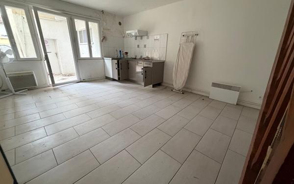 Immeuble à vendre    15 pièces •  Saintes