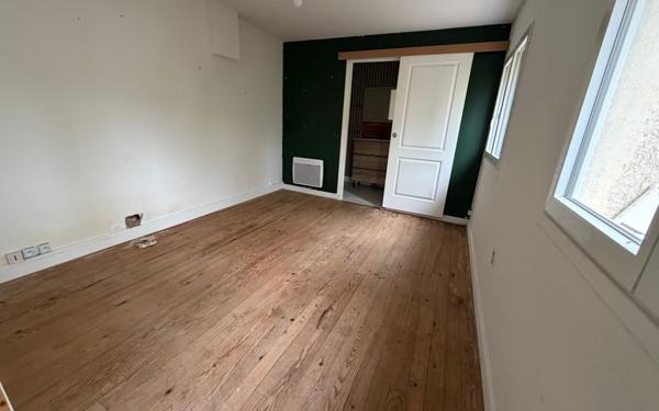 Immeuble à vendre    15 pièces •  Saintes