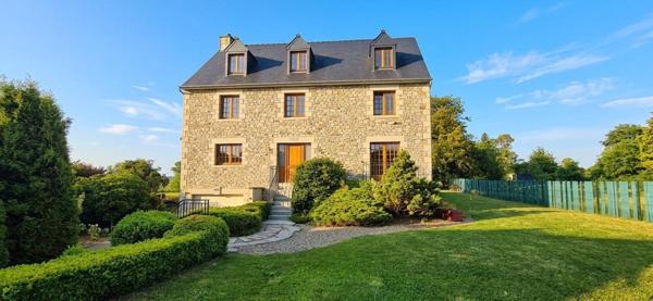 Maison à Pleine-Fougères, 35610 - 7 pièces 251m²