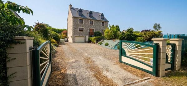 Maison à Pleine-Fougères, 35610 - 7 pièces 251m²