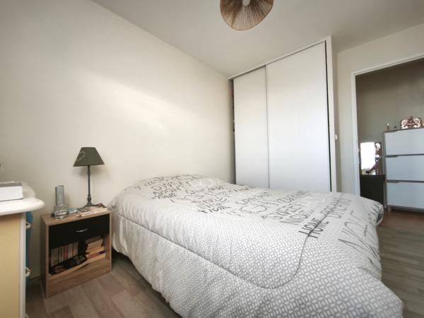 APPARTEMENT T3 AVEC PISCINE ET LOCATAIRE EN PLACE