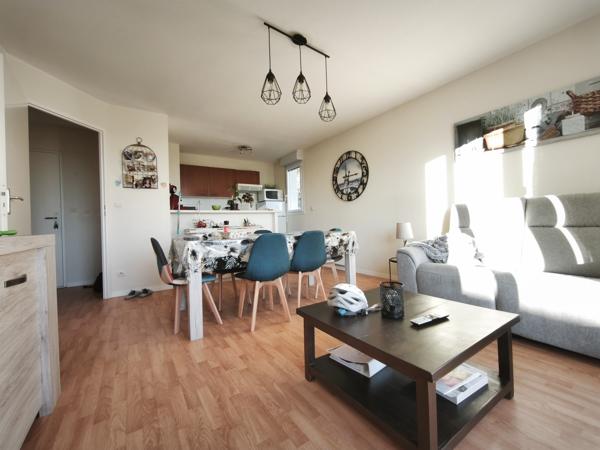 APPARTEMENT T3 AVEC PISCINE ET LOCATAIRE EN PLACE