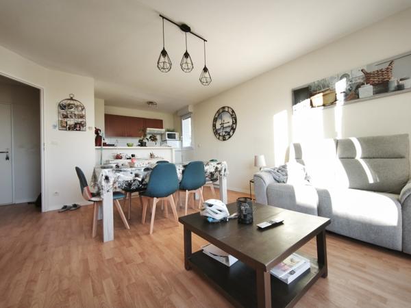 APPARTEMENT T3 AVEC PISCINE ET LOCATAIRE EN PLACE