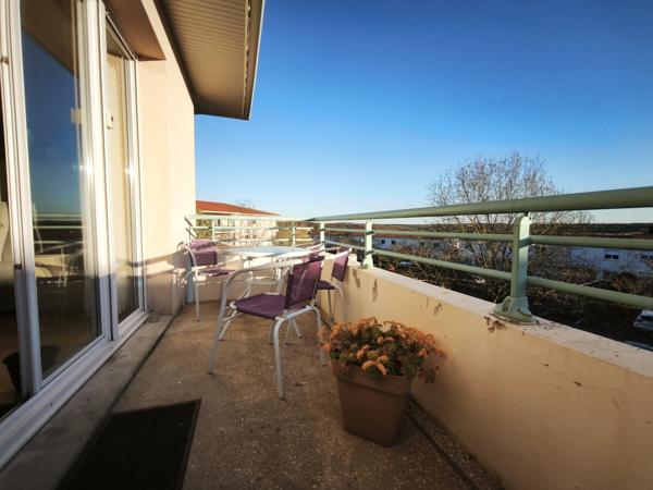 APPARTEMENT T3 AVEC PISCINE ET LOCATAIRE EN PLACE