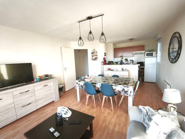 APPARTEMENT T3 AVEC PISCINE ET LOCATAIRE EN PLACE