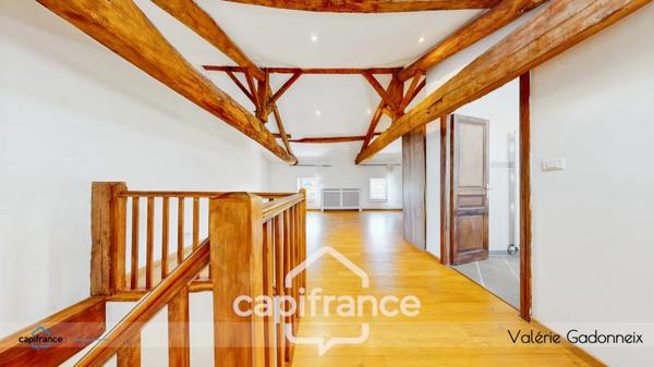 Gensac-La-Pallue, à vendre, Maison de Maître, en pierre, 6 chambres, piscine, grange de 118 m2, le tout sur une parcelle cadastrée de 1314 m2.