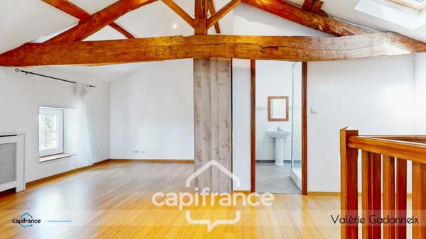 Gensac-La-Pallue, à vendre, Maison de Maître, en pierre, 6 chambres, piscine, grange de 118 m2, le tout sur une parcelle cadastrée de 1314 m2.