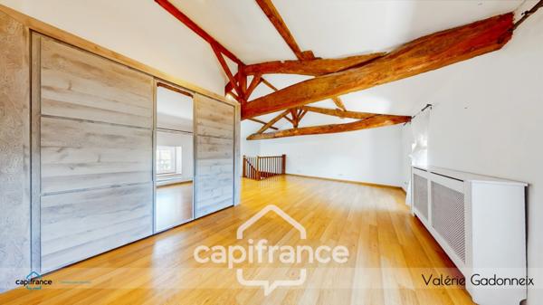 Gensac-La-Pallue, à vendre, Maison de Maître, en pierre, 6 chambres, piscine, grange de 118 m2, le tout sur une parcelle cadastrée de 1314 m2.