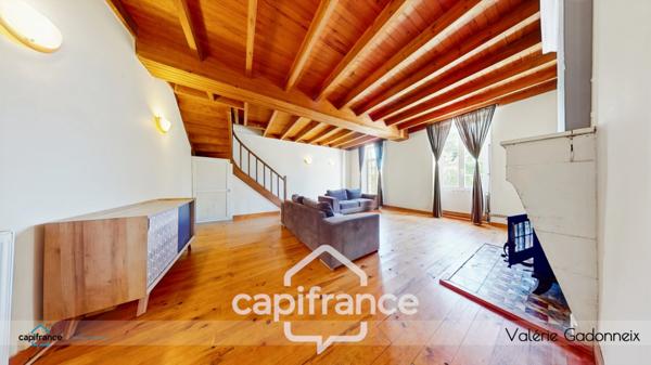 Gensac-La-Pallue, à vendre, Maison de Maître, en pierre, 6 chambres, piscine, grange de 118 m2, le tout sur une parcelle cadastrée de 1314 m2.