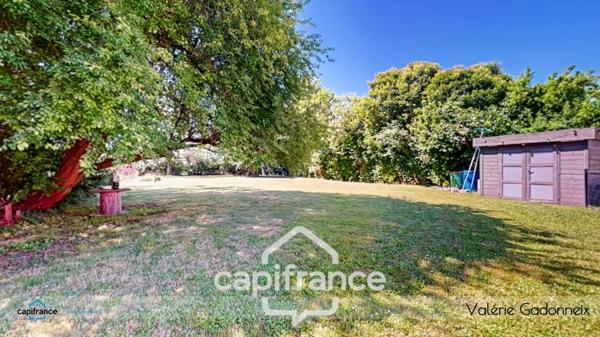 Gensac-La-Pallue, à vendre, Maison de Maître, en pierre, 6 chambres, piscine, grange de 118 m2, le tout sur une parcelle cadastrée de 1314 m2.