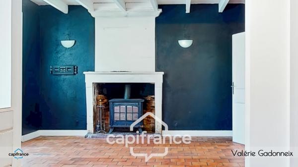 Gensac-La-Pallue, à vendre, Maison de Maître, en pierre, 6 chambres, piscine, grange de 118 m2, le tout sur une parcelle cadastrée de 1314 m2.