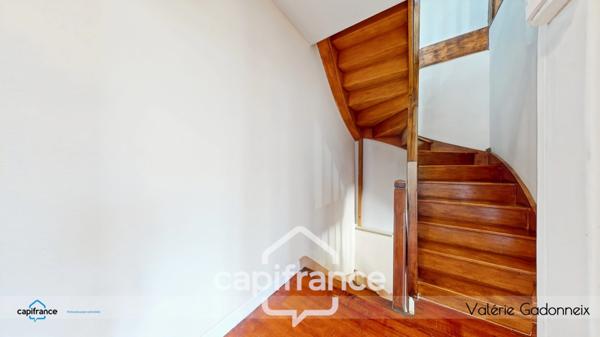 Gensac-La-Pallue, à vendre, Maison de Maître, en pierre, 6 chambres, piscine, grange de 118 m2, le tout sur une parcelle cadastrée de 1314 m2.