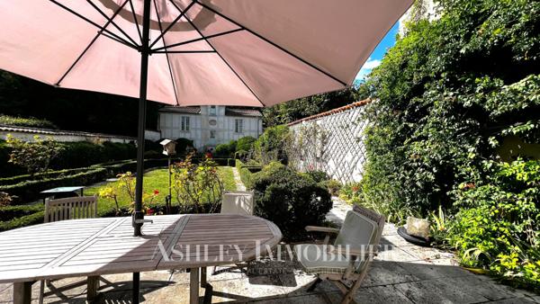 A VENDRE HOTEL PARTICULIER CENTRE VILLE DE LA ROCHELLE
