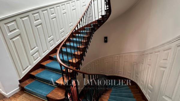 A VENDRE HOTEL PARTICULIER CENTRE VILLE DE LA ROCHELLE