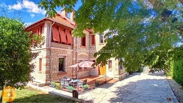 Vente Propriété 8 pièces 264 m2 à Puylaurens