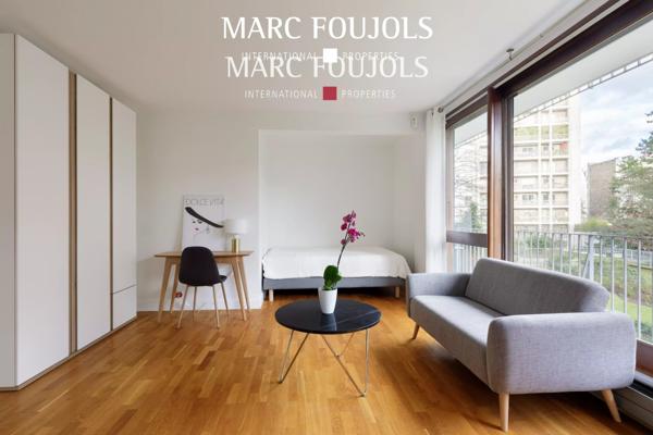 Paris XIV. Studio meublé avec grand balcon.