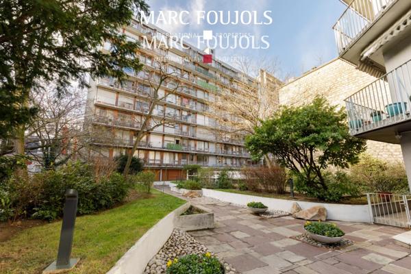 Paris XIV. Studio meublé avec grand balcon.