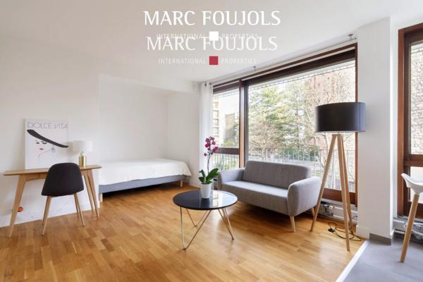 Paris XIV. Studio meublé avec grand balcon.