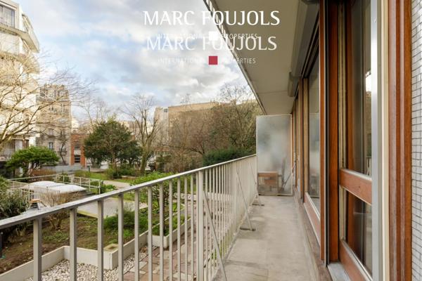 Paris XIV. Studio meublé avec grand balcon.