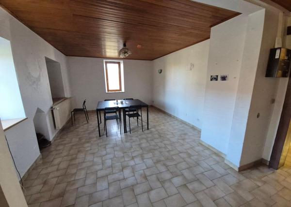 En exclusivité grande maison avec vaste terrain de 26 ares constructibles !