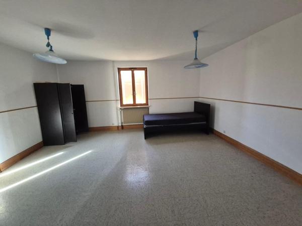 En exclusivité grande maison avec vaste terrain de 26 ares constructibles !